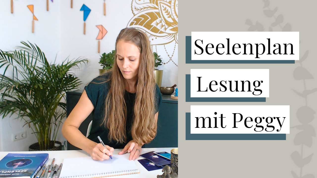 Meike Haisenko bereitet die Seelenplan-Lesung für Peggy vor.
